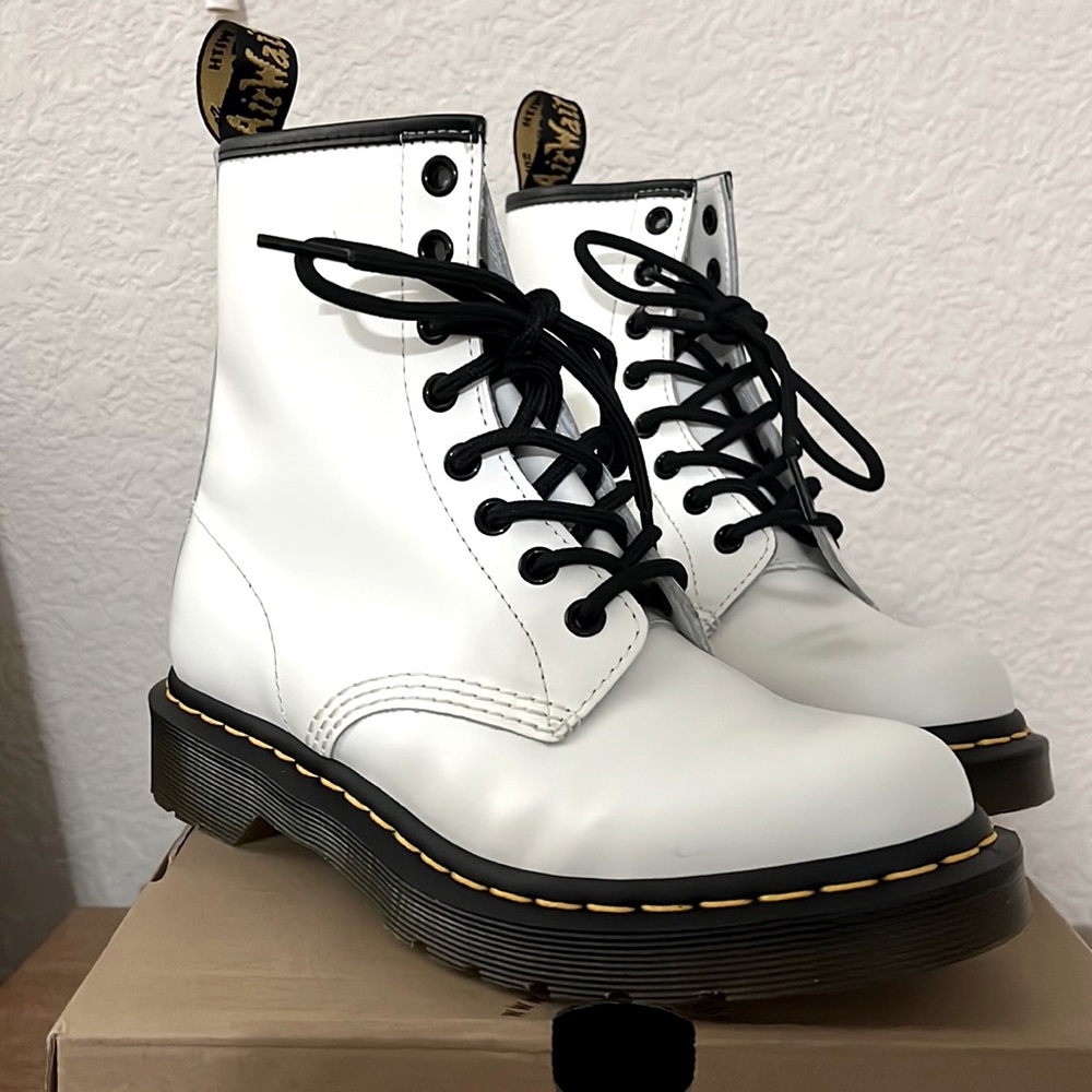 Dr. Martens 1460 W White